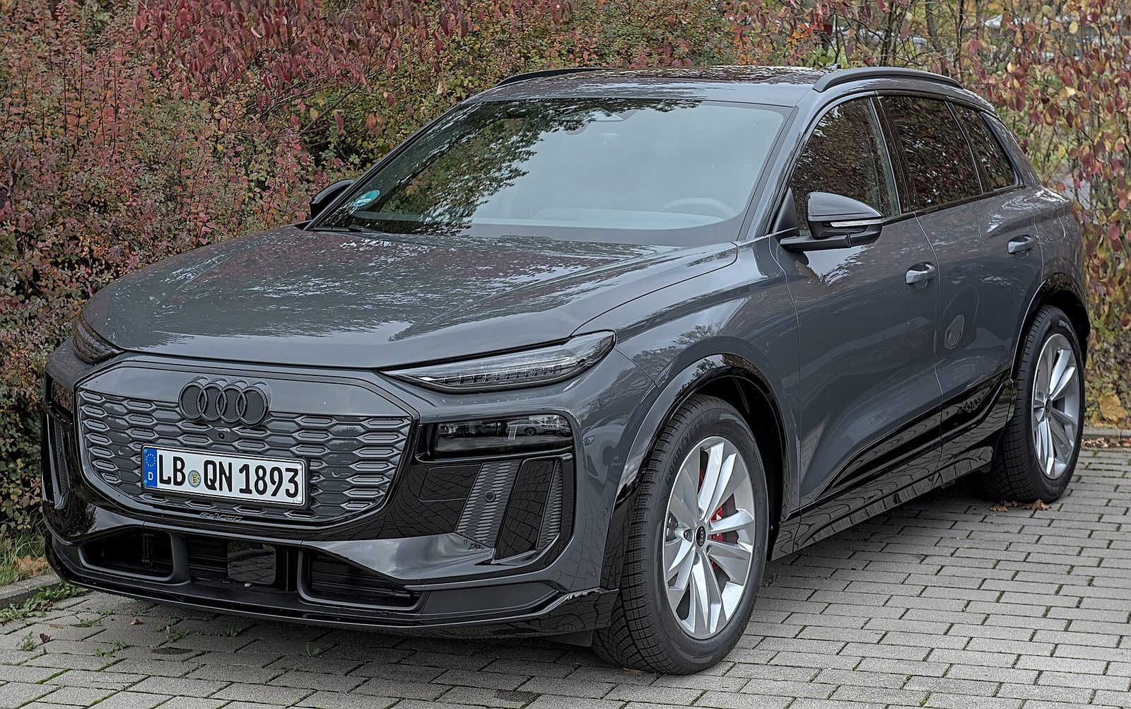 Audi Q6 e-tron — photo by Alexander Migl, CC BY-SA 4.0, via Wikimedia Commons
